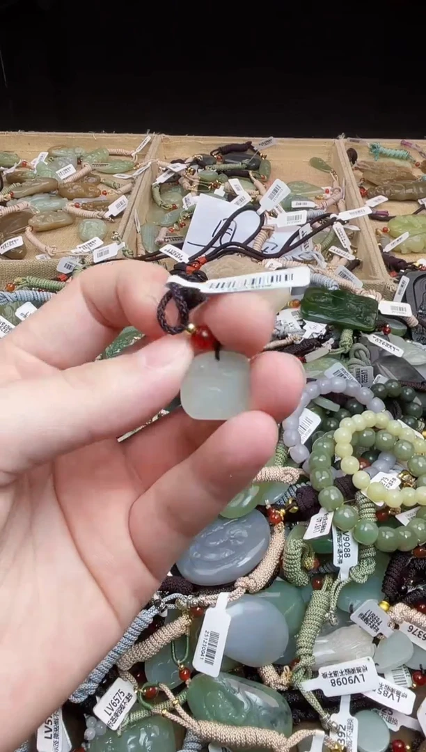 颈饰未镶嵌和田玉1