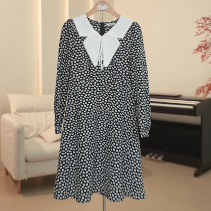 G915 早春款设计感蝴蝶领花瓣波点连衣裙女 9C51