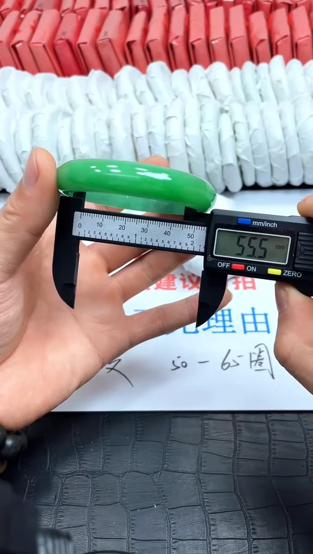 翡翠手镯未镶嵌所见所得，高冰美人镯！