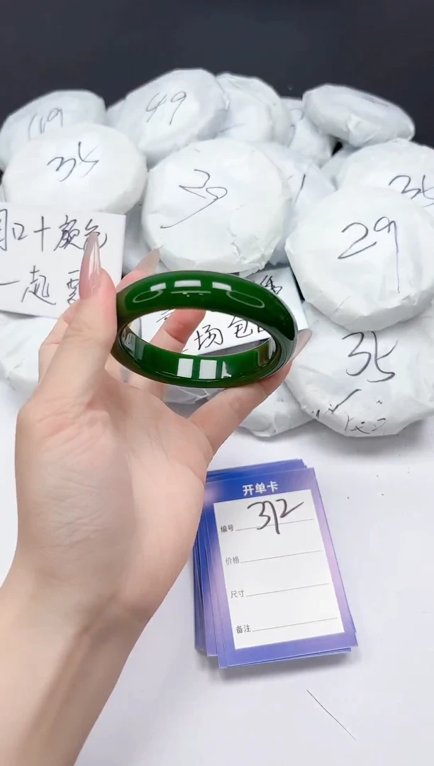 未镶嵌手镯石英质玉372/56