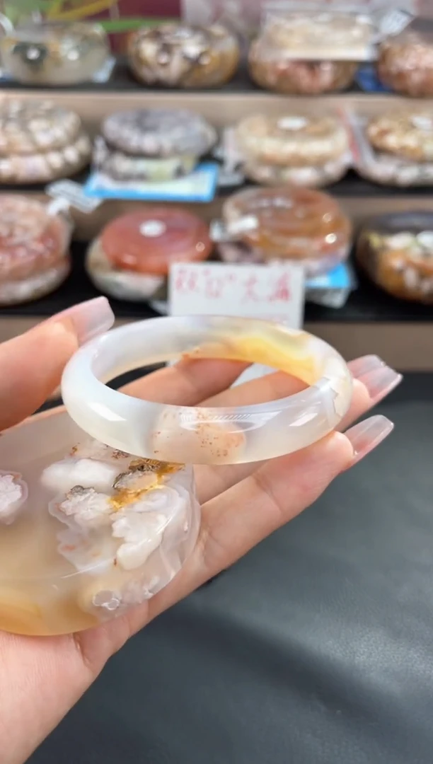 未镶嵌手镯石英质玉56