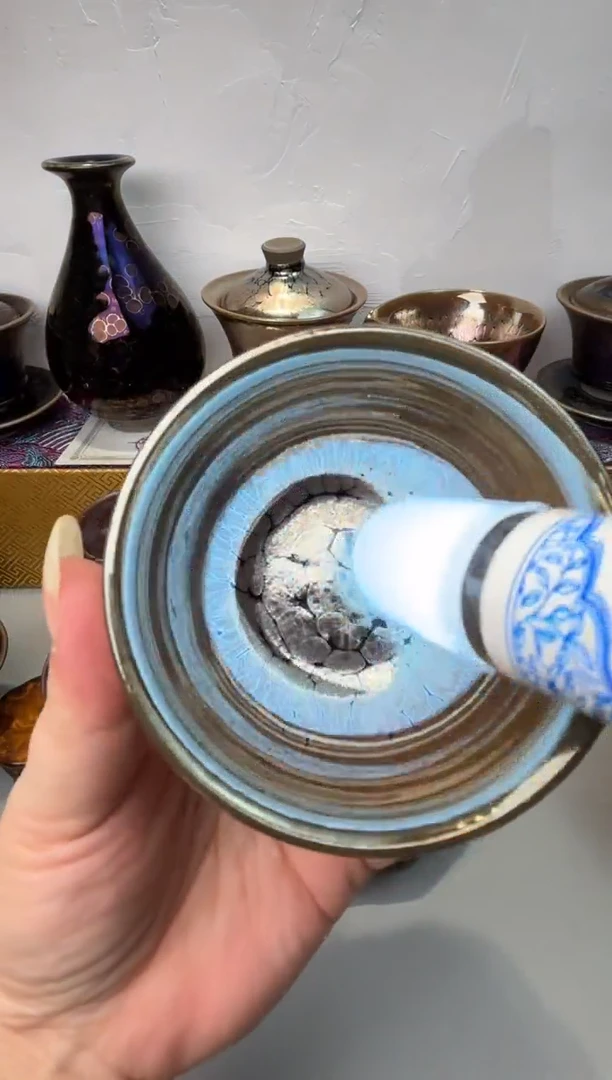 茶盏春申阁福利1只 金浮雕手握禅定-微开片