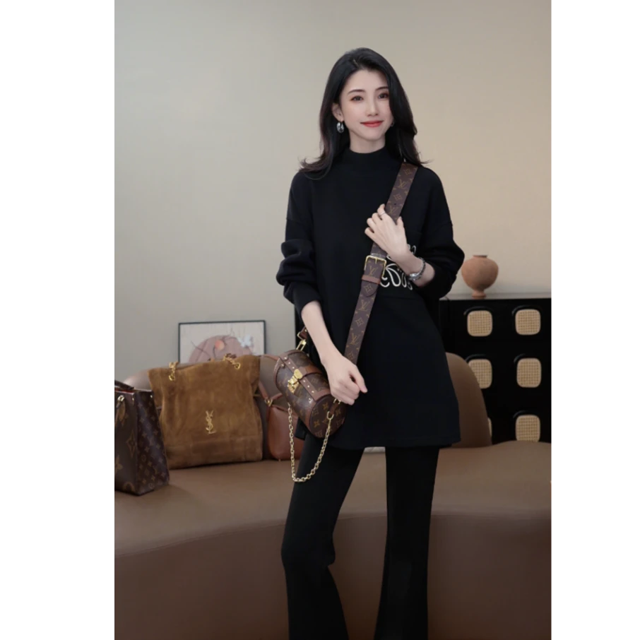 小乖逃设计师不加绒黑色卫衣口袋打底宽松罗家Q6178