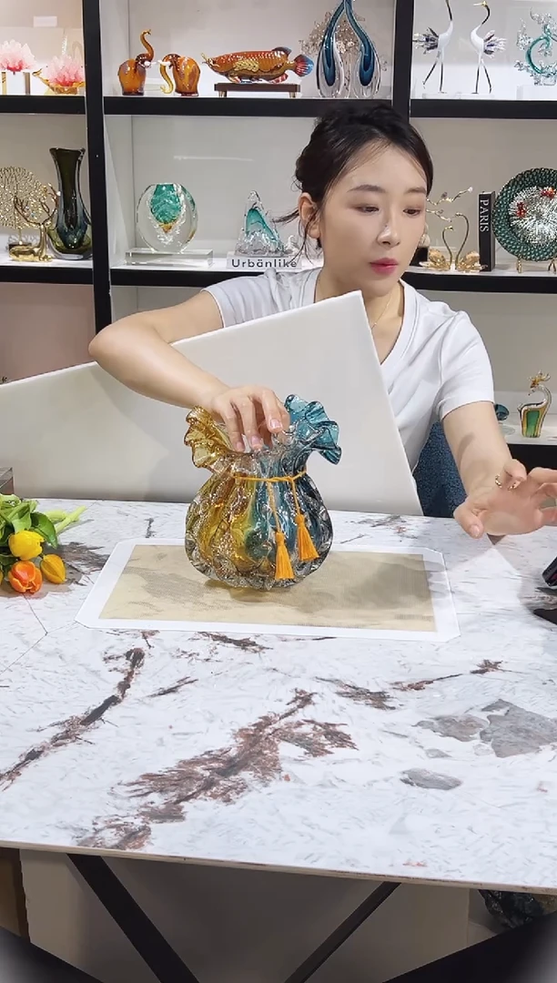 琉璃钱袋子造型花瓶