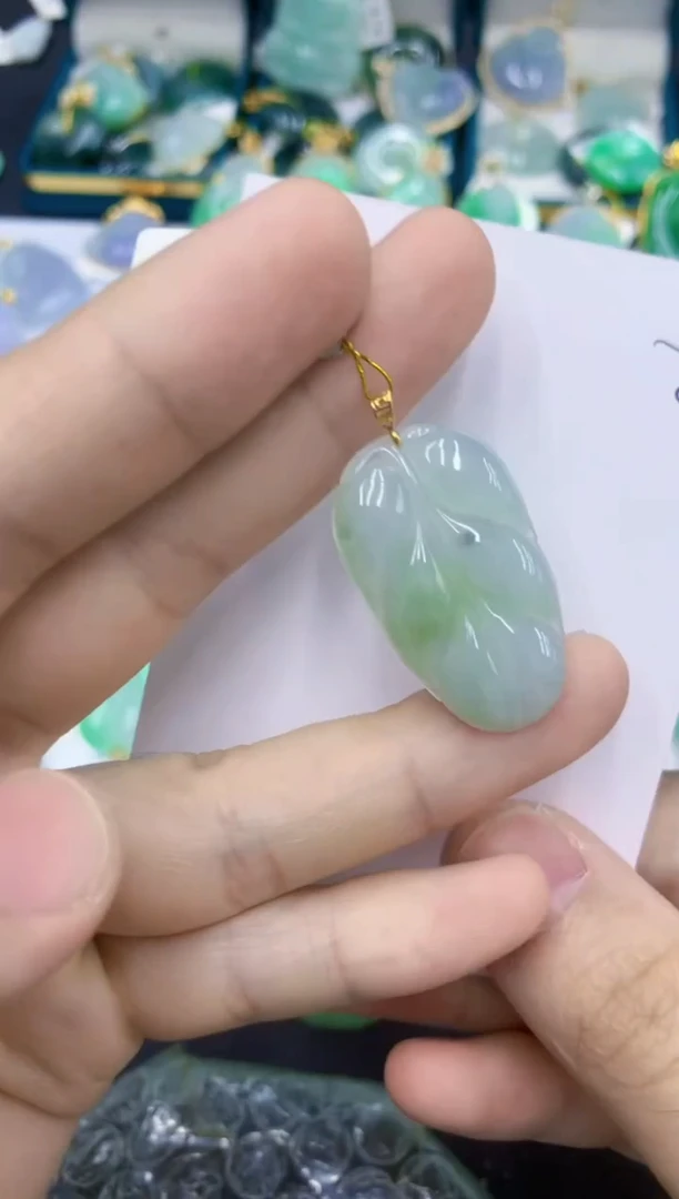 翡翠18K金镶嵌颈饰11111111