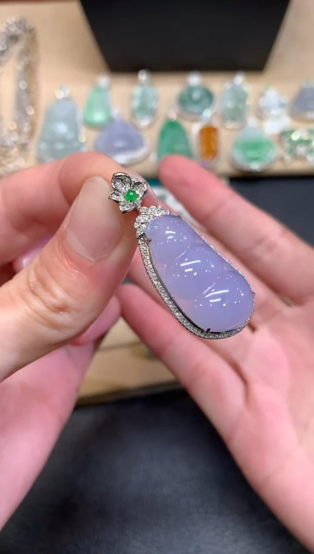 【闪购商品】翡翠颈饰18K金镶嵌福豆【无服务费】