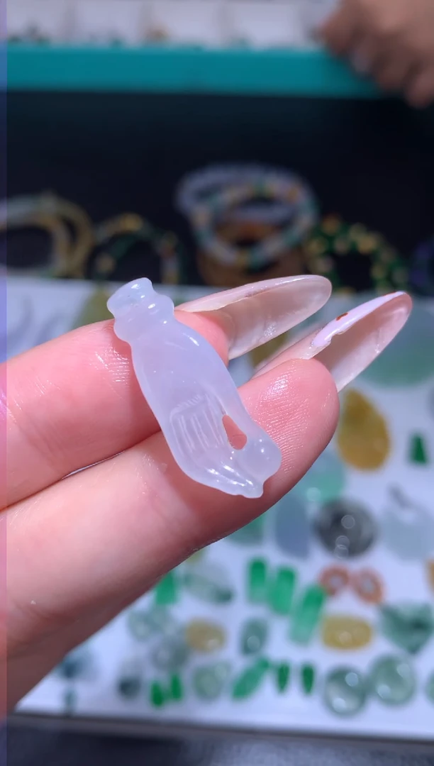 未镶嵌定制翡翠掌上明珠