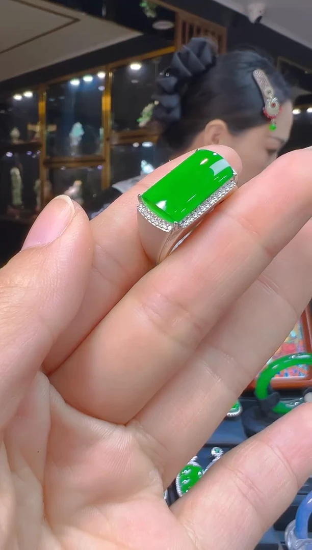 18K金镶嵌戒指翡翠022