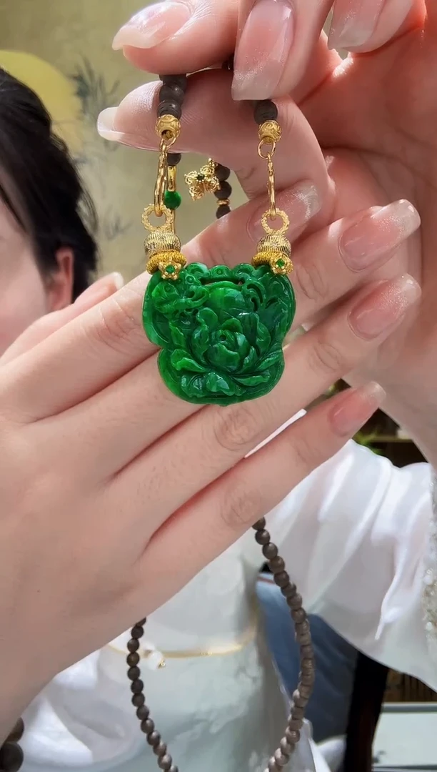 颈饰未镶嵌翡翠吊坠