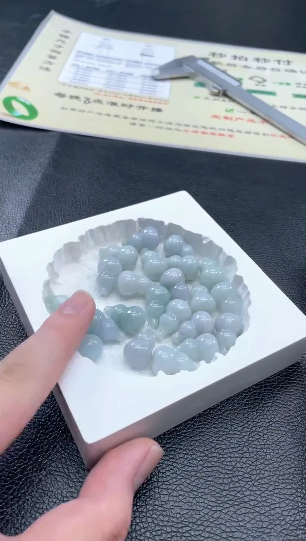 翡翠挂件未镶嵌翡翠葫芦挂件多样性发一件