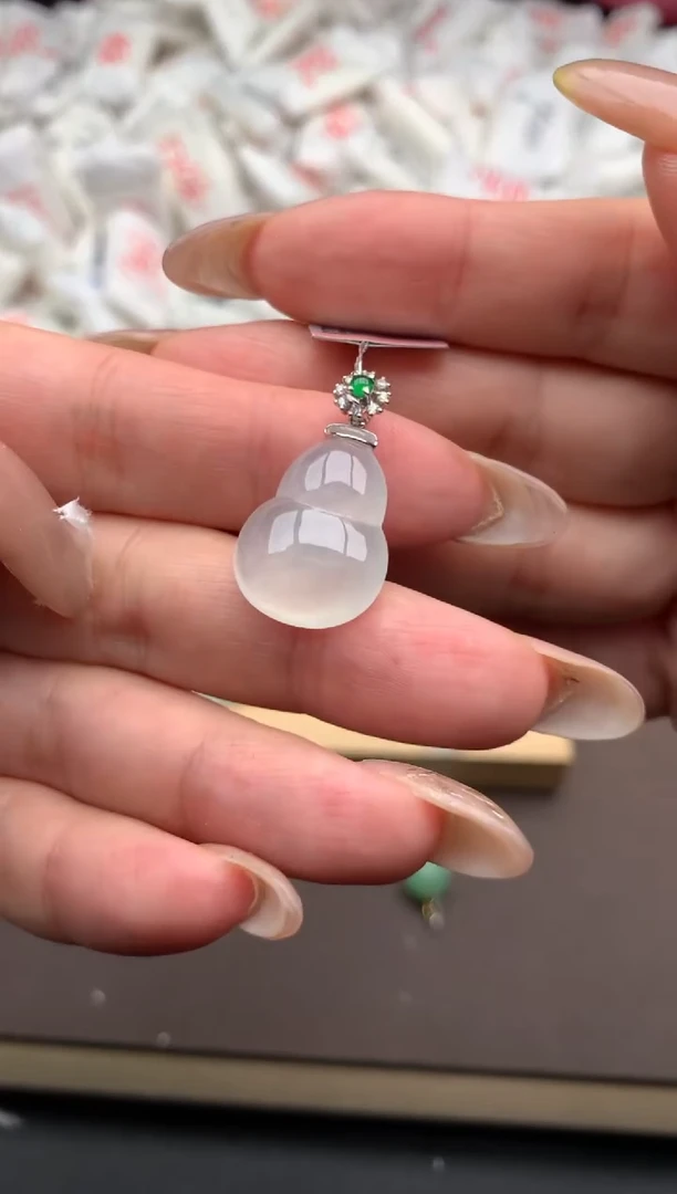 【闪购商品】翡翠挂件18K金镶嵌一