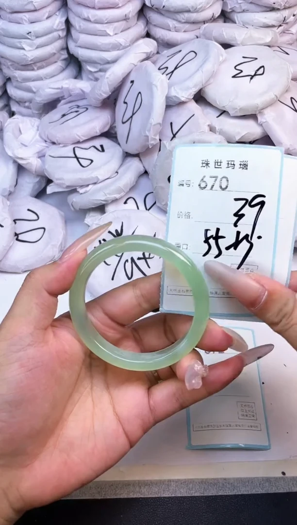 玛瑙/玉髓手镯未镶嵌670