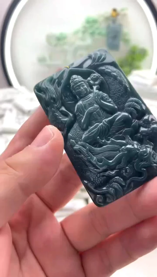 翡翠未镶嵌颈饰玉龙观音