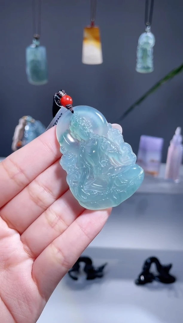 翡翠未镶嵌颈饰度母