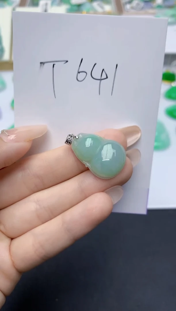 翡翠未镶嵌颈饰天然缅甸A货翡翠