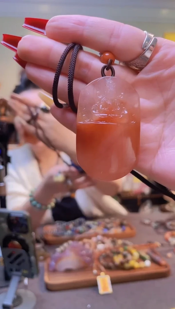 木质类红兔毛吊坠