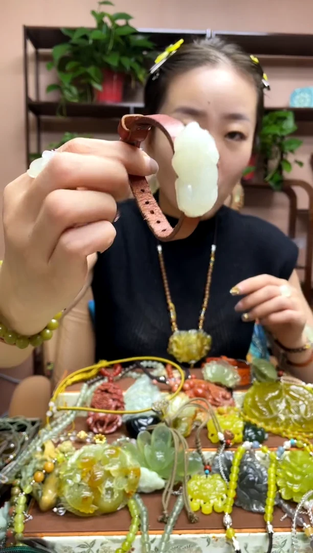 未镶嵌岫玉吊坠·