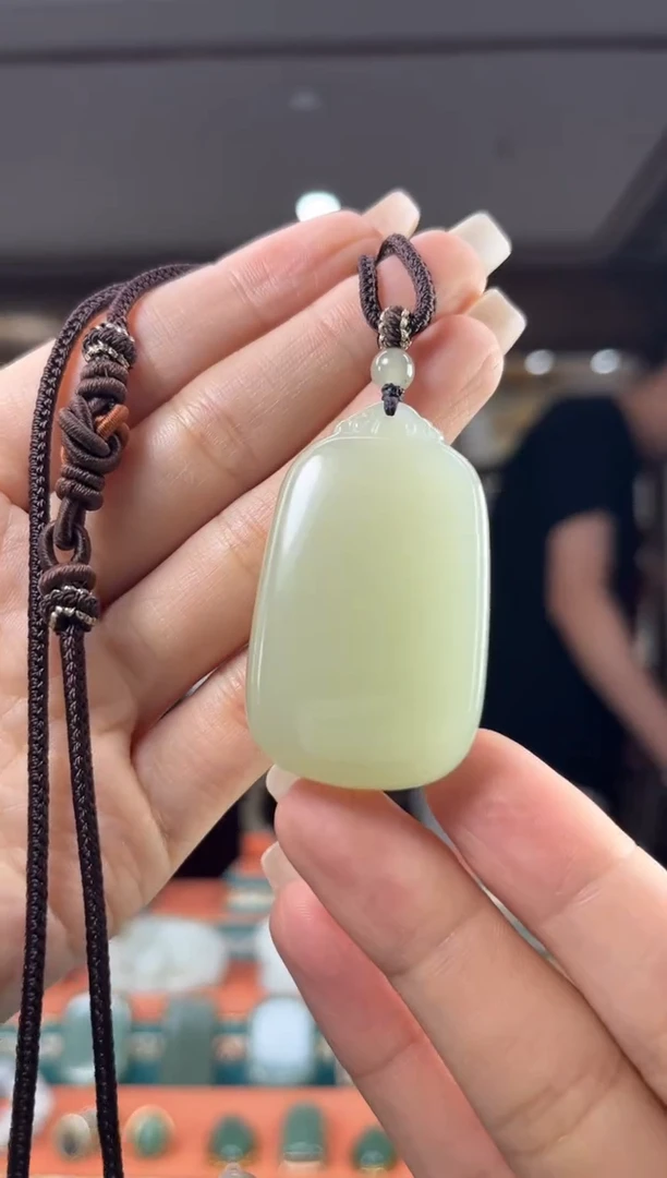 颈饰未镶嵌和田玉佩佩