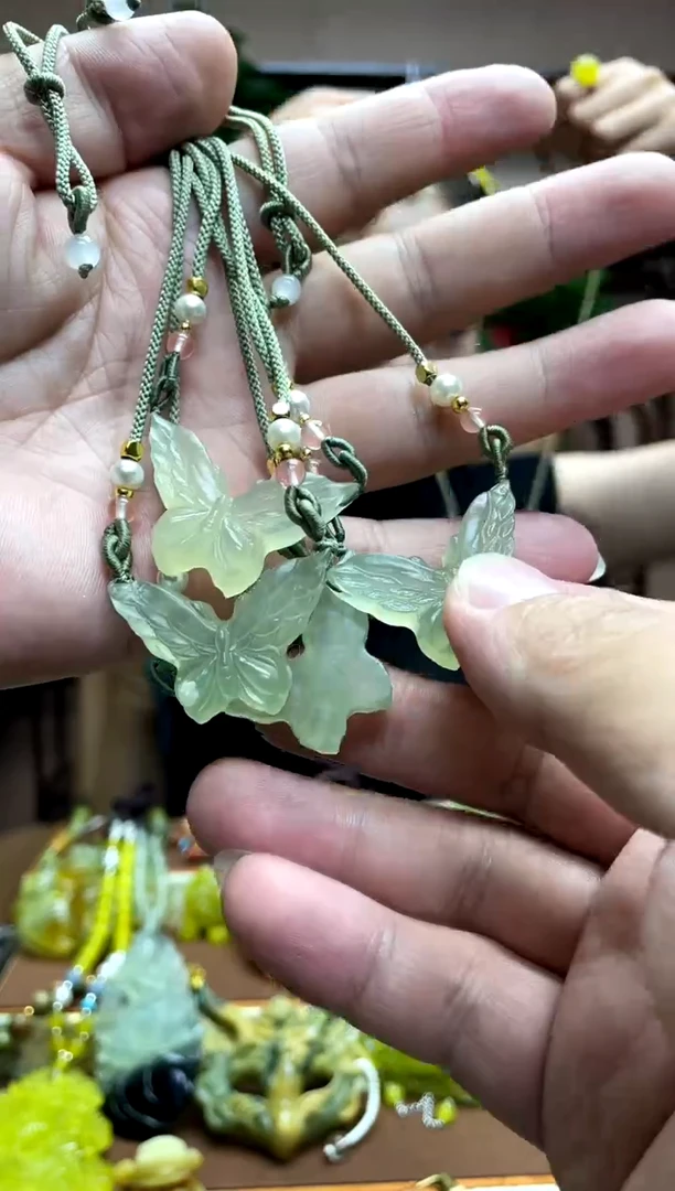 未镶嵌岫玉吊坠多样性发货发其中之一
