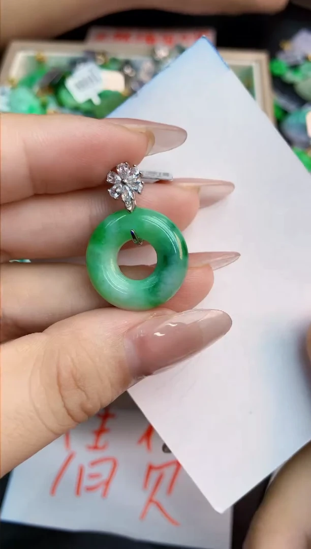 翡翠未镶嵌吊坠(不含链)1