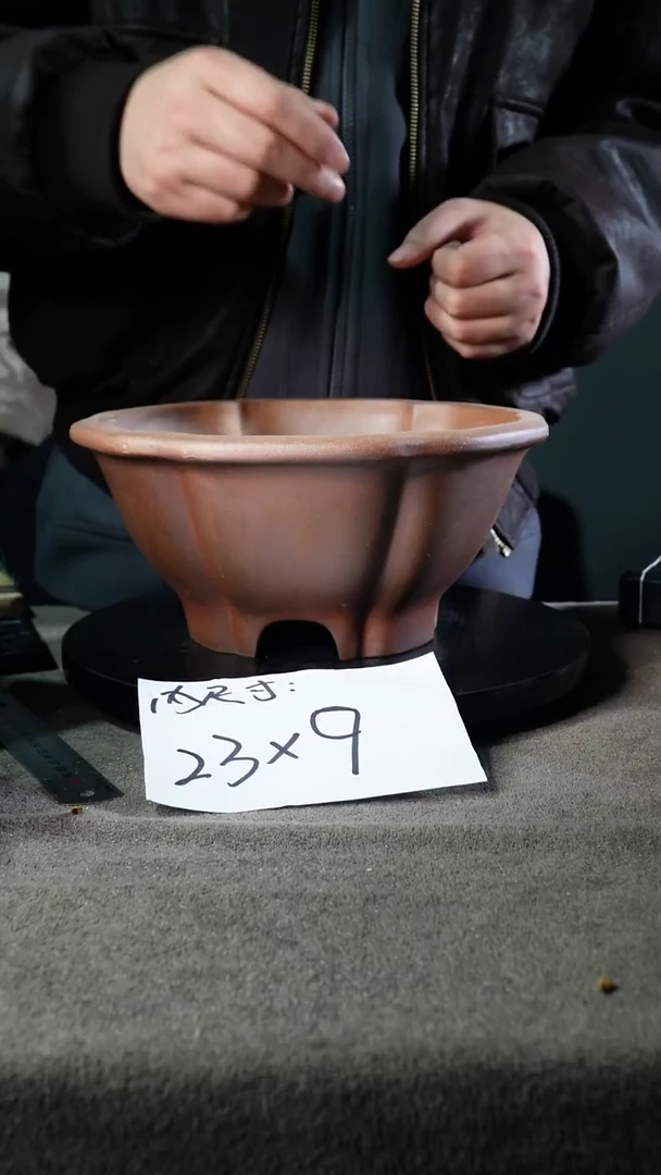 A宜兴紫砂小花盆