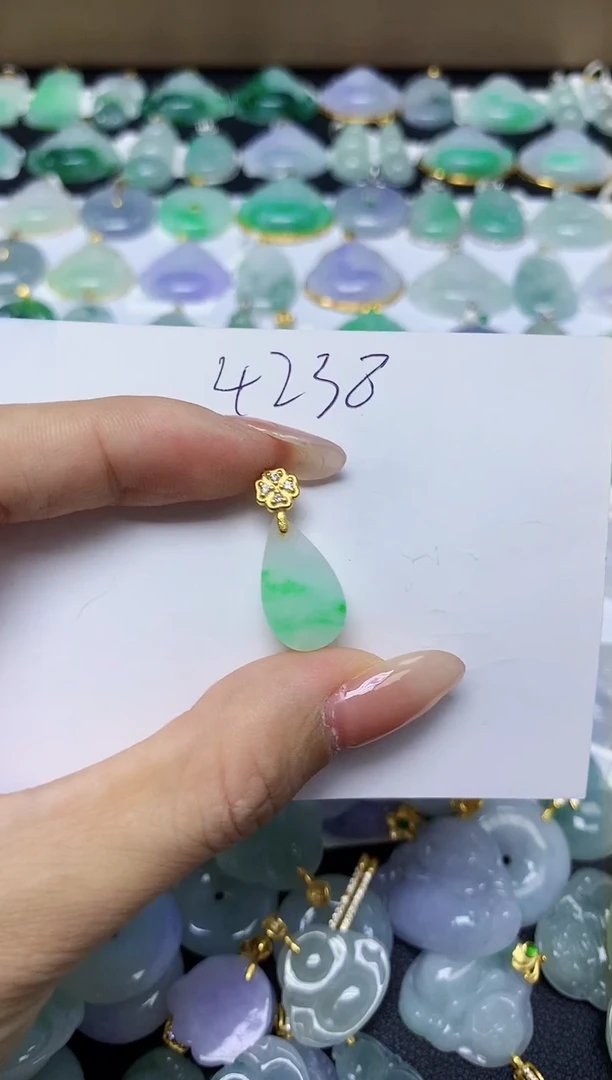 翡翠未镶嵌颈饰 天然缅甸翡翠A货