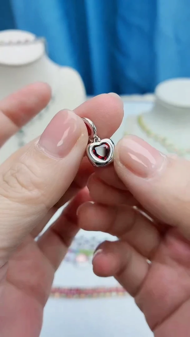 银S925镶嵌吊坠石榴石383ZB1113产品一个（多样性）