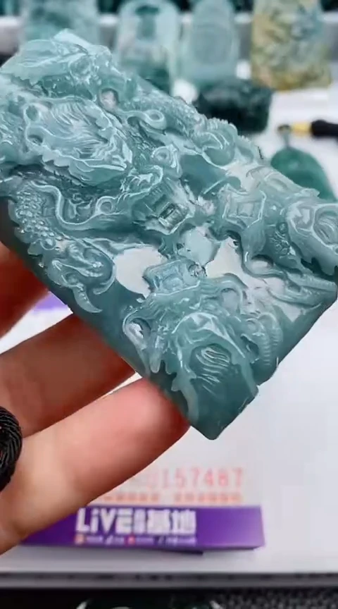 翡翠未镶嵌颈饰