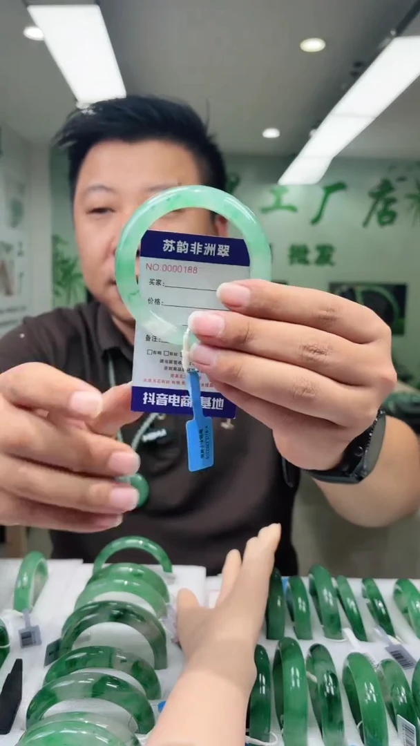 石英质玉手镯未镶嵌56