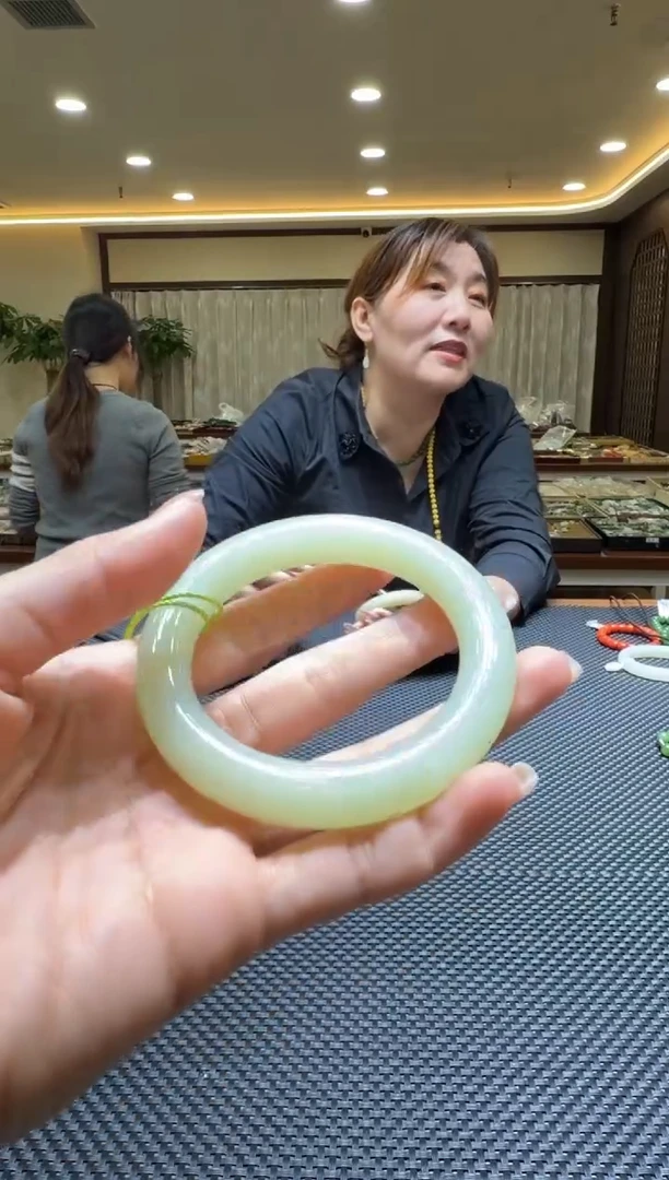 颈饰未镶嵌和田玉手镯57圆条