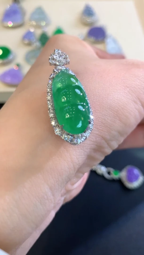 翡翠18K金镶嵌吊坠(不含链)b153