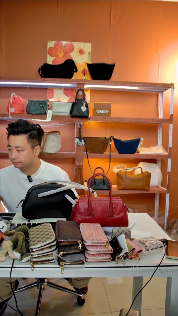 小牛皮（革）?****?保龄球女包
