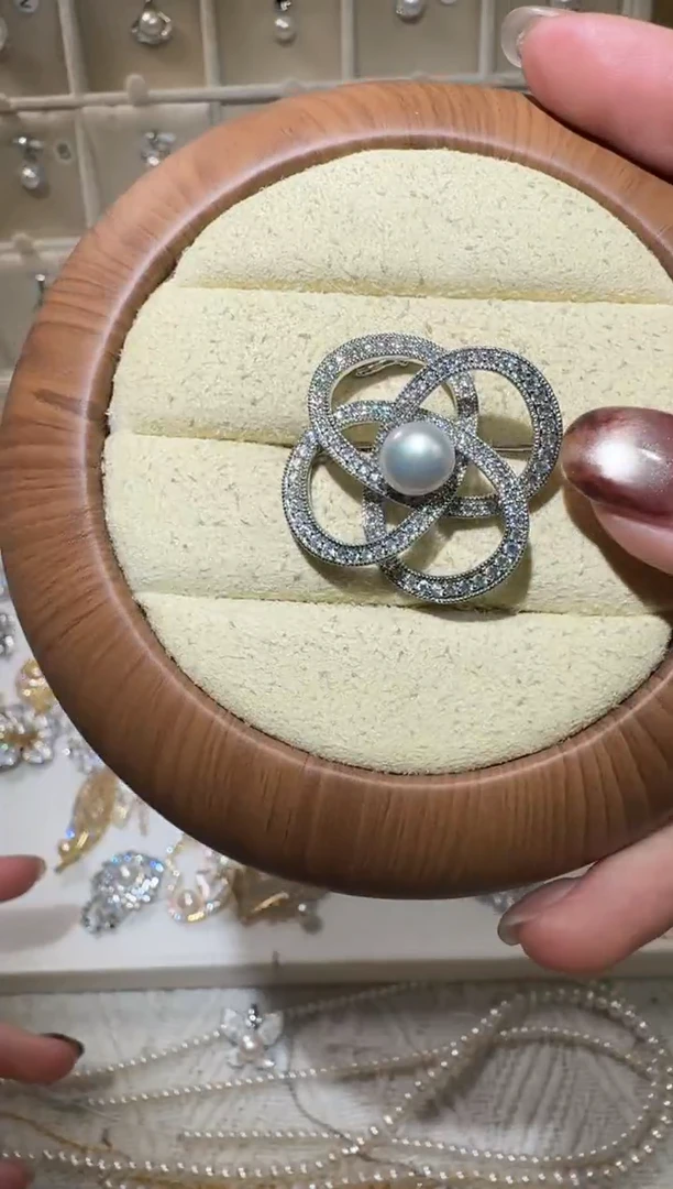 锆石铜合金胸针2