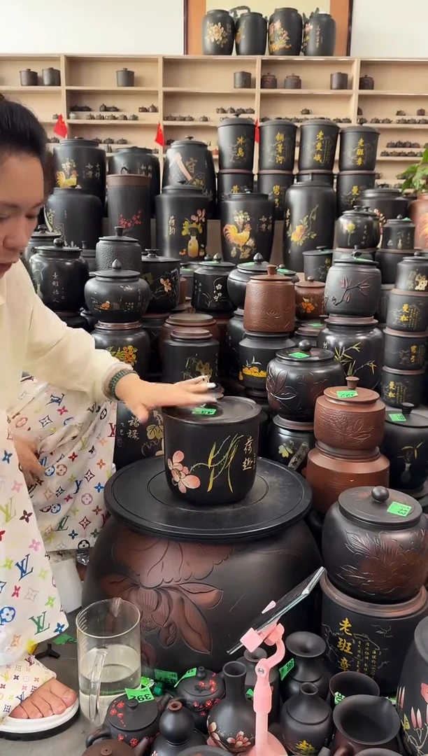 罐瑕疵茶叶罐  彩填小五饼 437