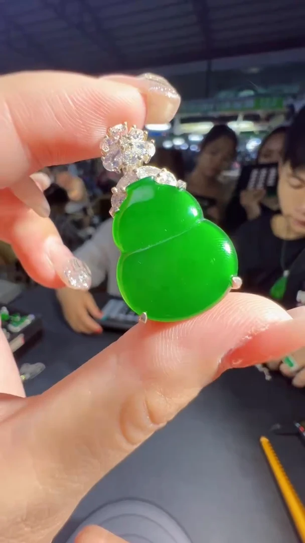 定制翡翠未镶嵌翡翠A货有轻微色差属于正常现象，葫芦多样性发货1