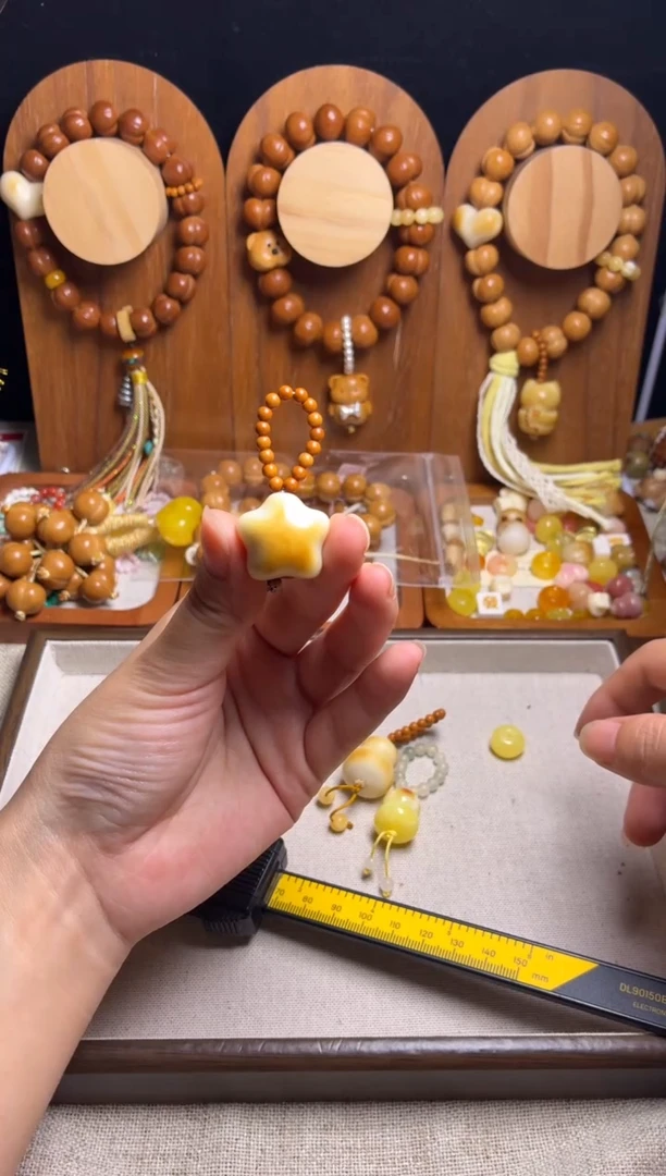 手串猴头核桃花*配饰：橄榄跑环吊星星