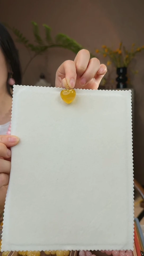 蜜蜡吊坠(不含链)18K金镶嵌天然蜜蜡爱心吊坠