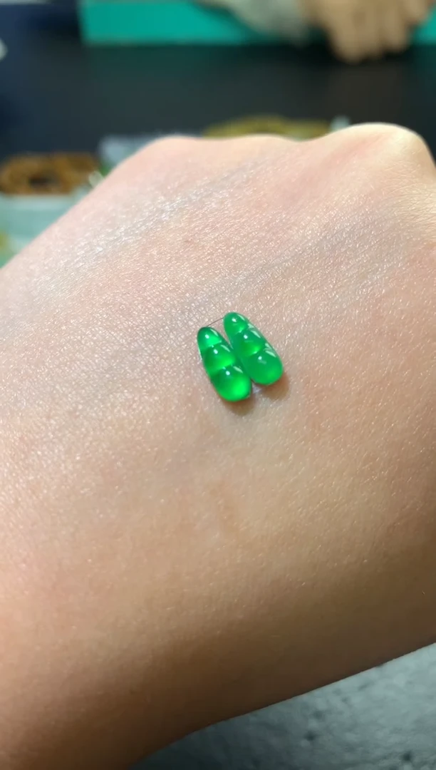 未镶嵌定制翡翠毛货 9.5-3.6-2.4