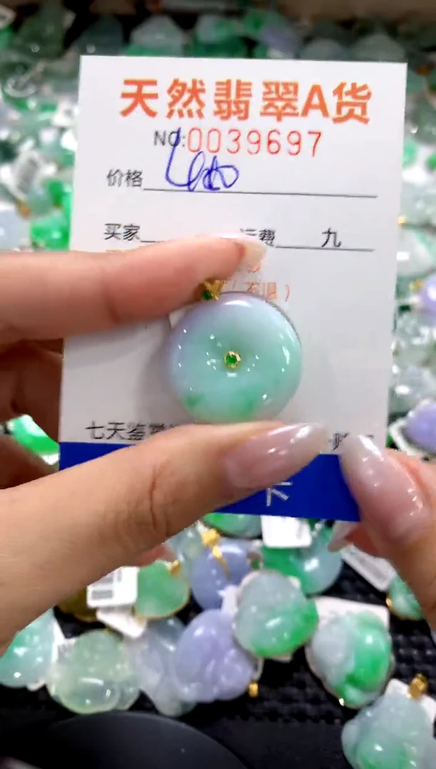 颈饰18K金镶嵌翡翠1111111111111111