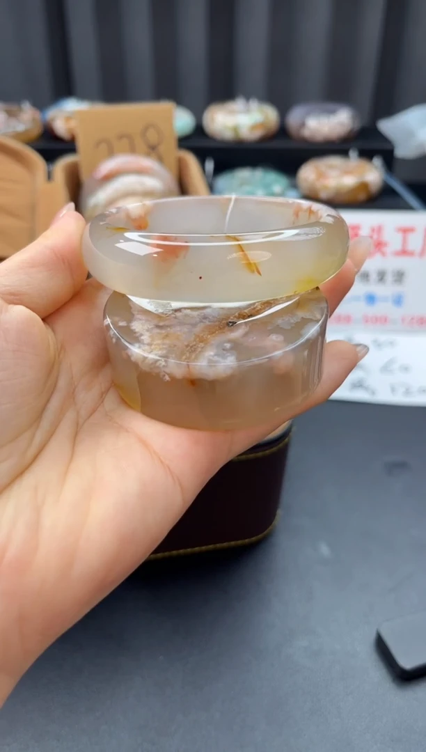 未镶嵌手镯石英质玉赠送镯心（62圈口）