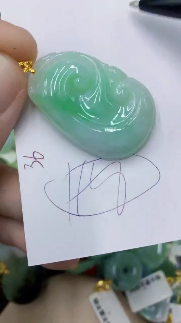 颈饰18K金镶嵌翡翠1111111111111