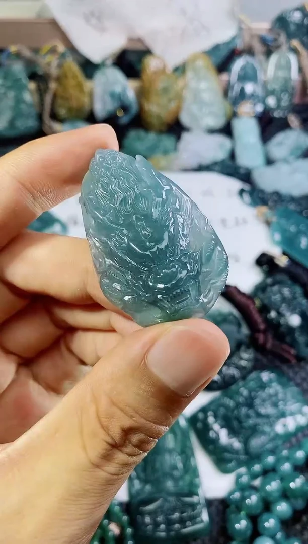 翡翠未镶嵌颈饰