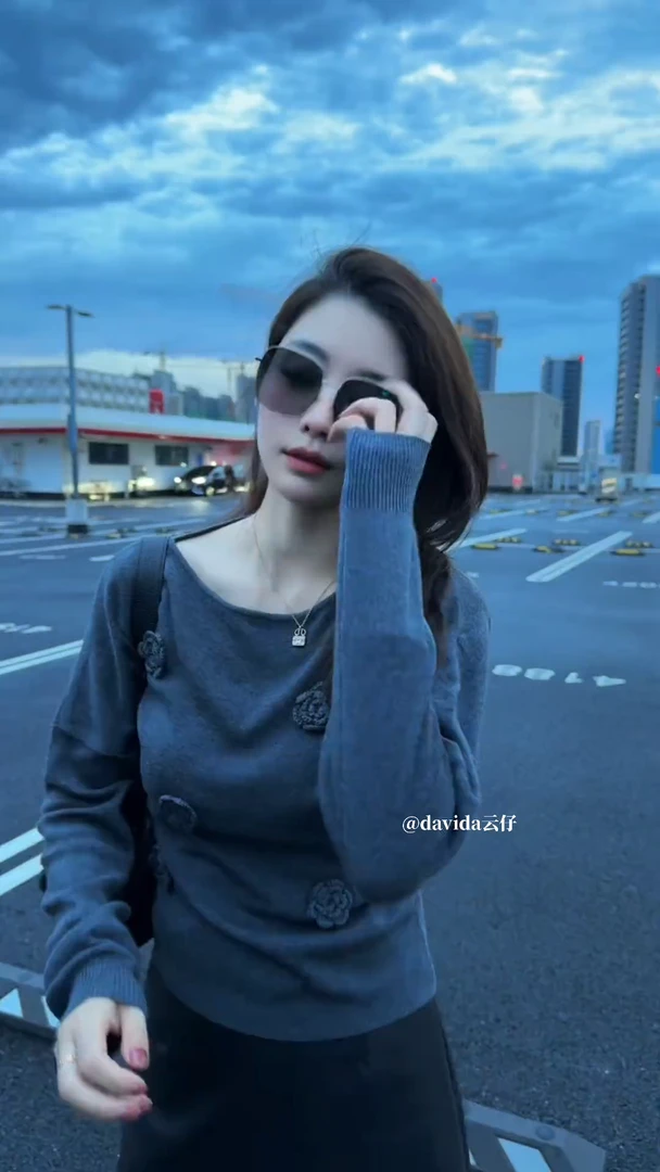 立体花朵灰色套头针织衫上衣女2025秋季新款气质显瘦减龄百搭毛衣