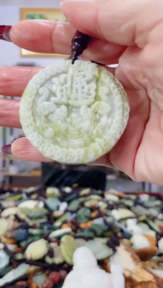 未镶嵌岫玉吊坠