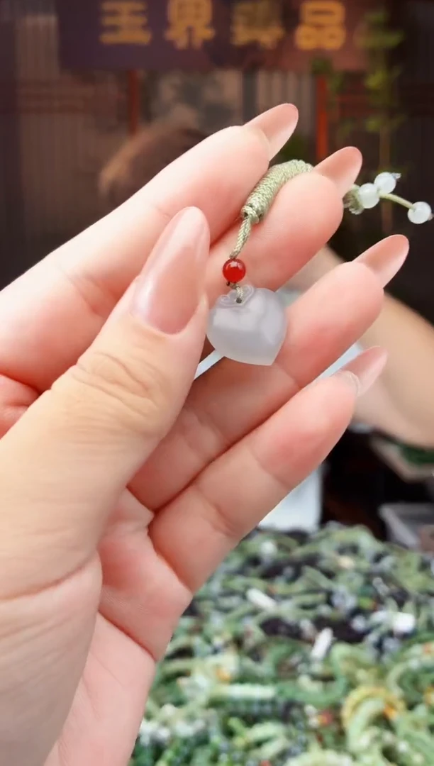 和田玉未镶嵌颈饰拍一发一