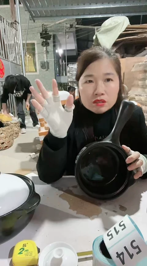 【闪购商品】513瑕疵不圆黑奶锅盖偏小