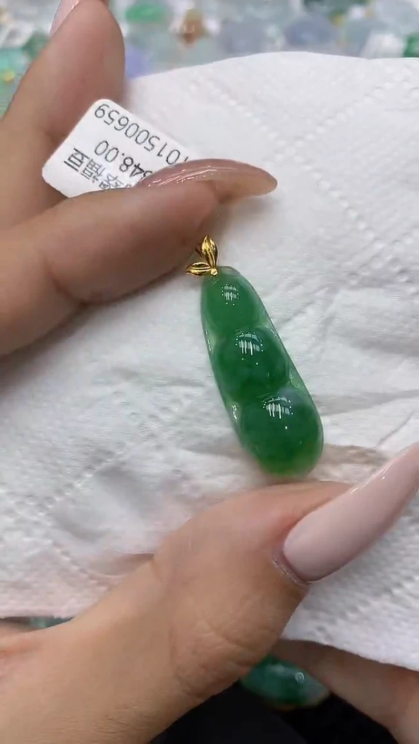 颈饰18K金镶嵌翡翠111111111111