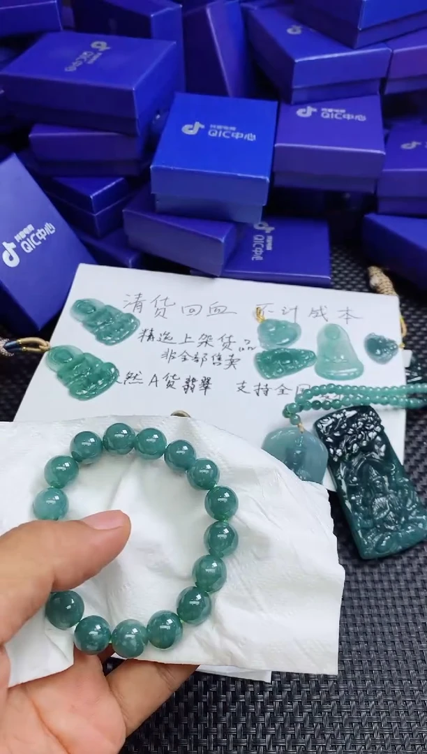 翡翠未镶嵌颈饰、****g