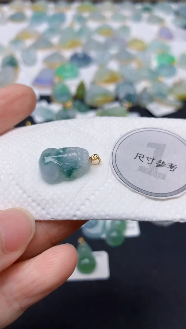 翡翠18K金镶嵌颈饰天然缅甸A货翡翠