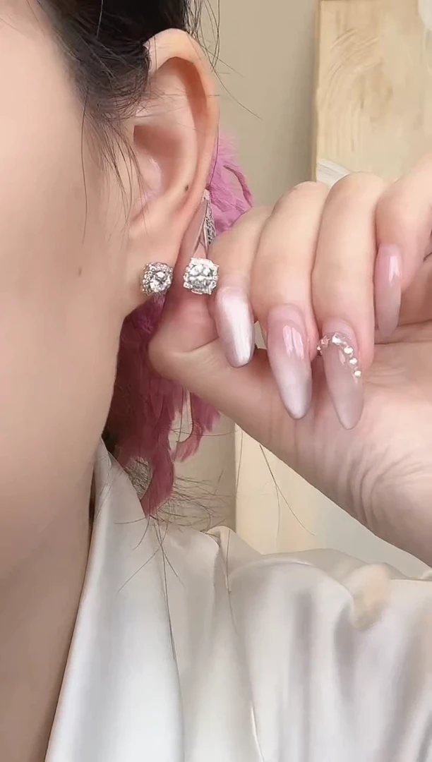 18K金镶嵌实验室培育钻石耳饰贝拉耳钉